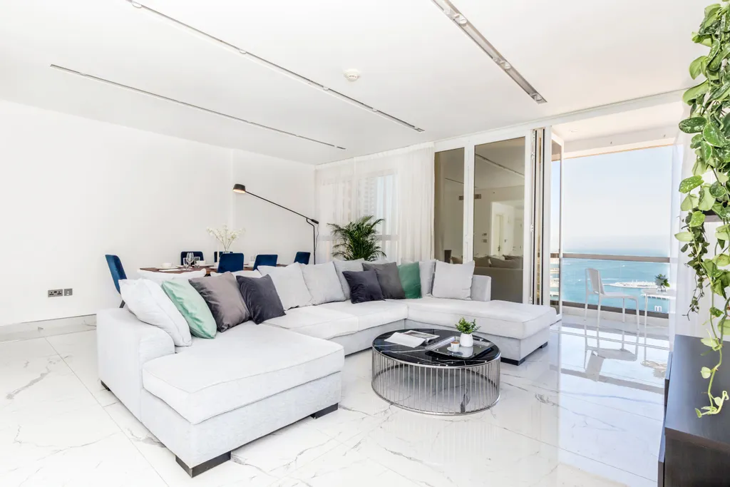 Стильная трёхкомнатная квартира