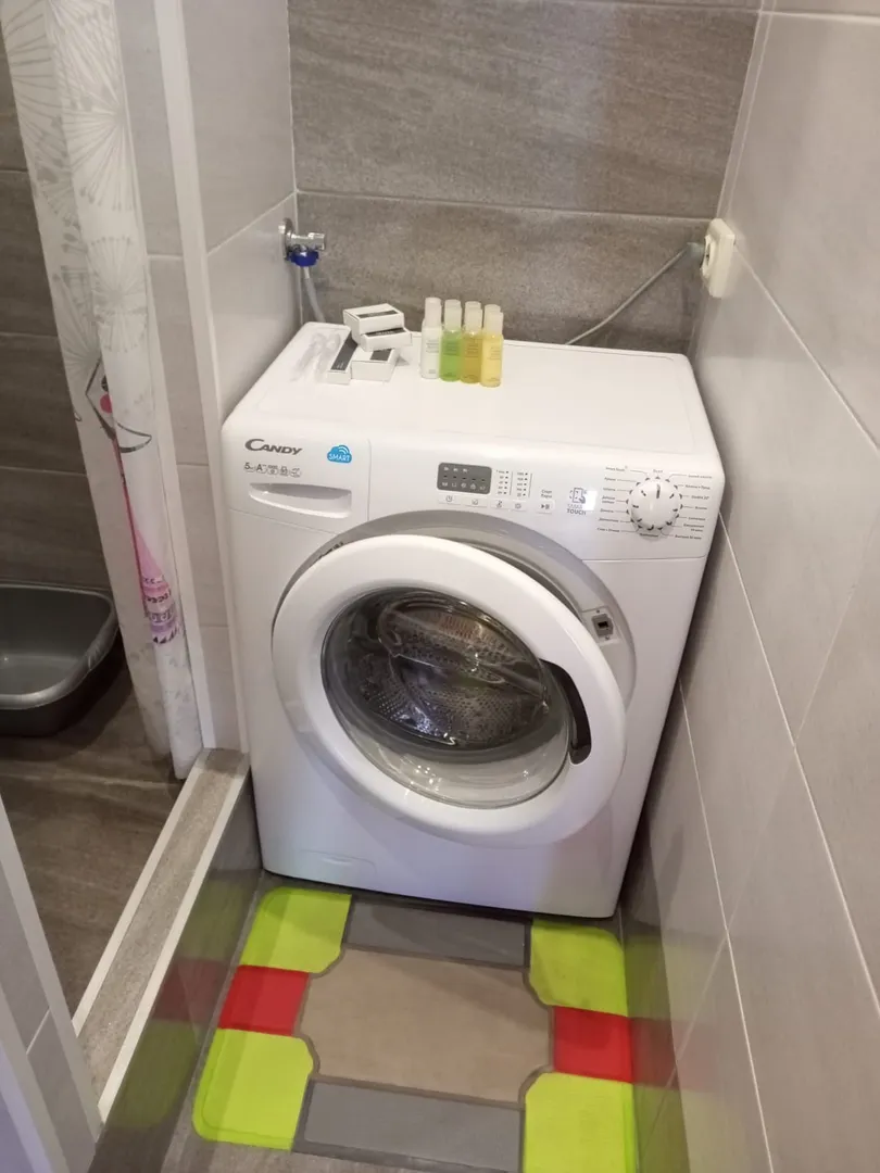Качественная итальянская стиральная машина, туалетные принадлежности для гостей