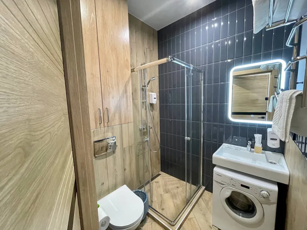 "В Гости!" на Запорожской 69  (1к студия №7 рядом с БЦ "Сити")