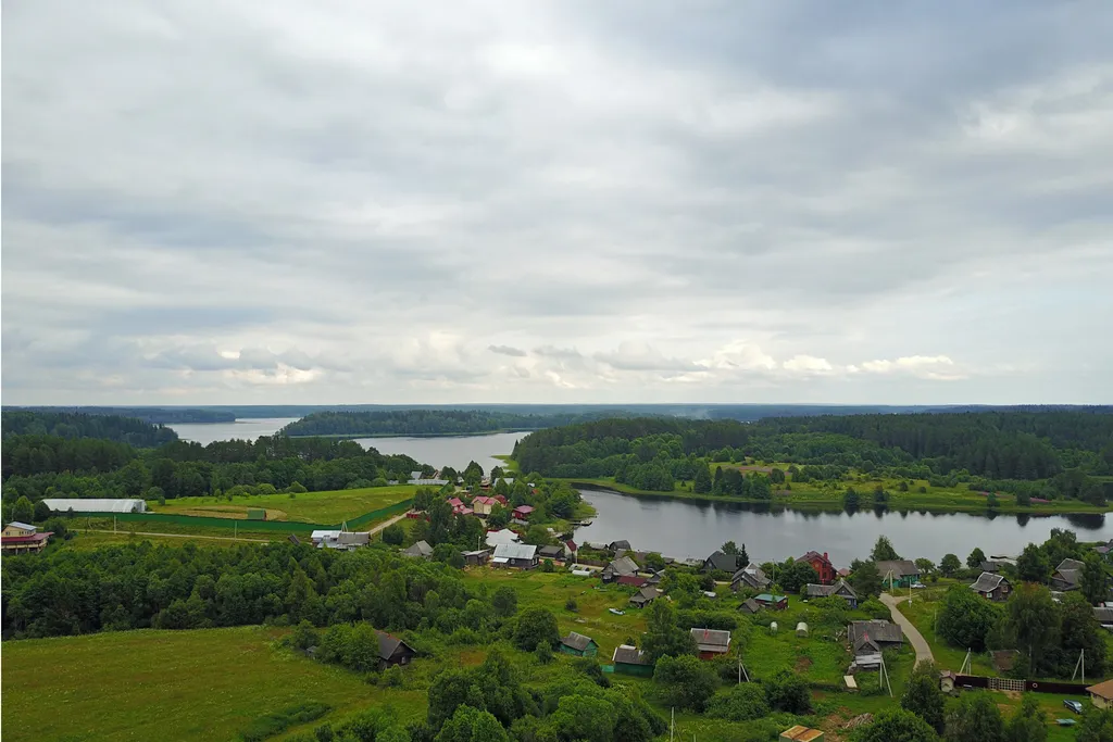 Дом на берегу озера Селигер