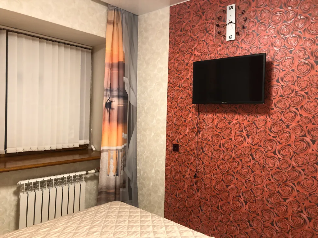 Уютная двушка в хорошем доме возле ЦУМа, рядом с Новогодней Елкой