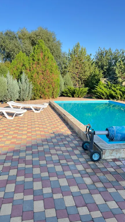 Загородный дом на берегу реки