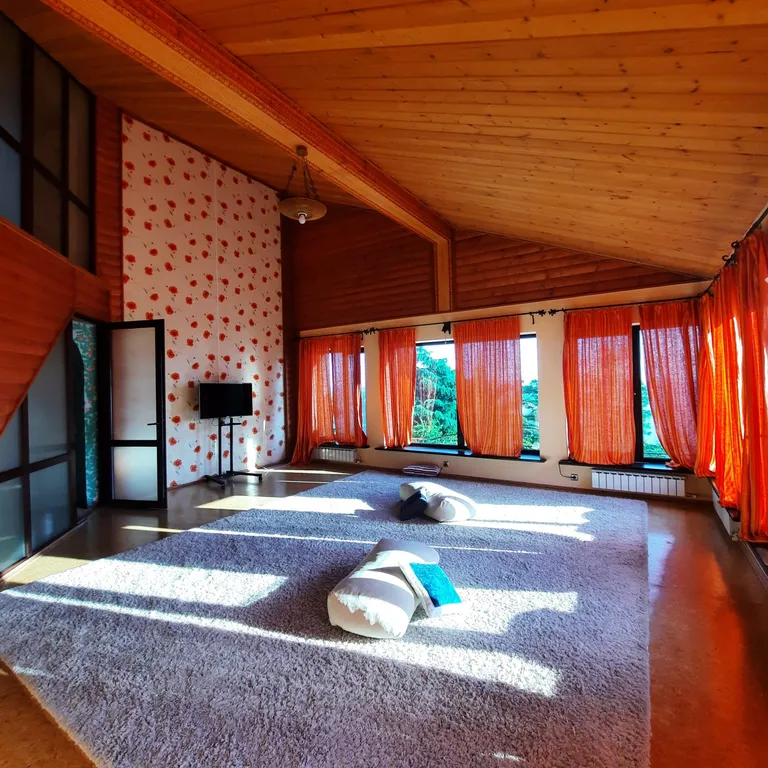 Дом-замок на море