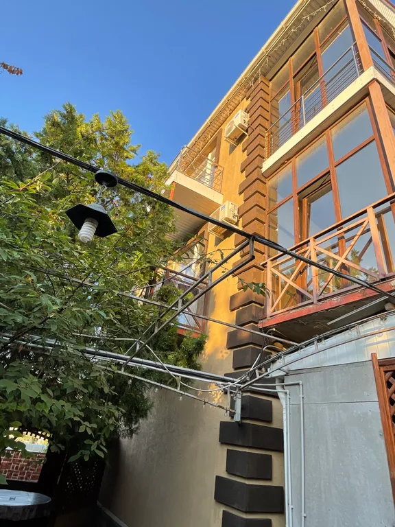 Четырёхместный номер люкс с балконом С видом на город и горы