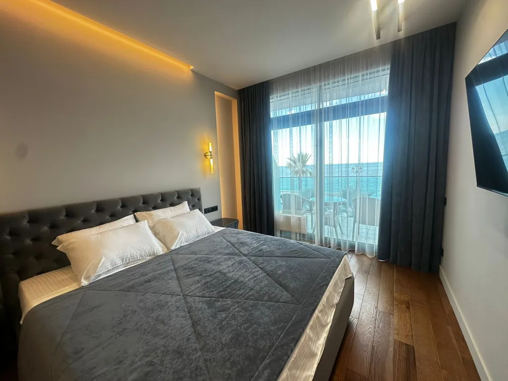 Просторная квартира с видом на море