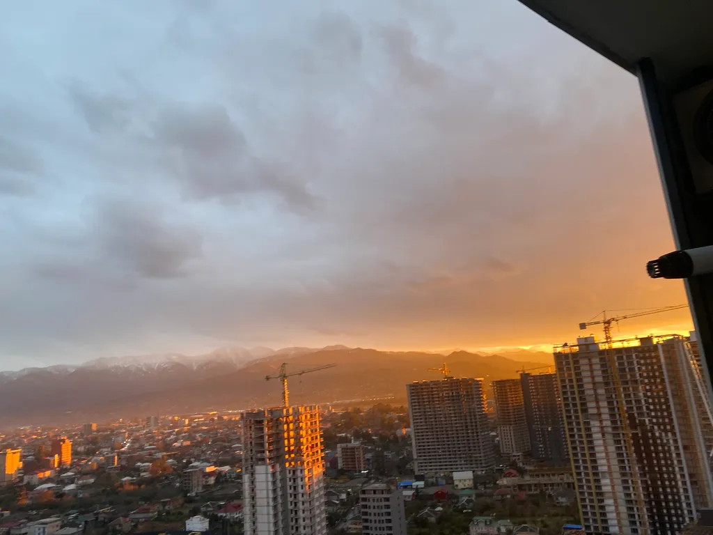 Большая высокая светлая студия на 26 этаже