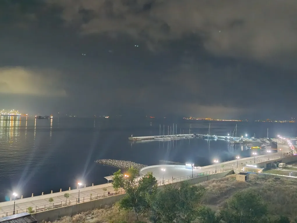 Новая евро-двушка с панорамным видом на море и пляж перед домом