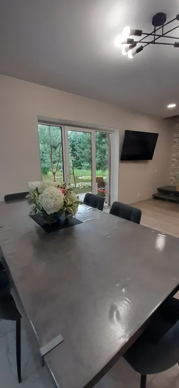 Большой загородный дом