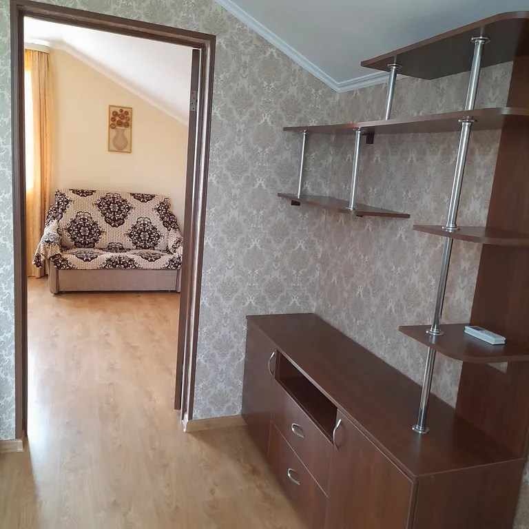 Отдельностоящий двухэтажный дом