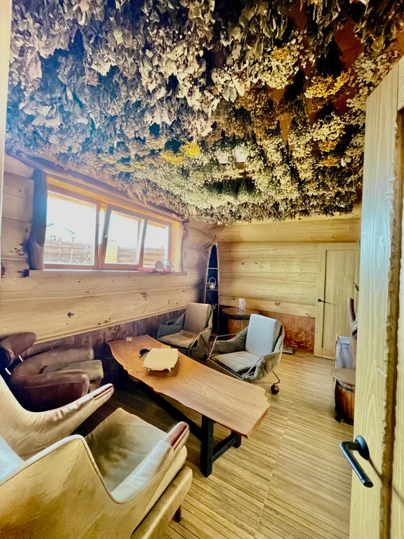 Загородный треугольный дом, с баней и чаном