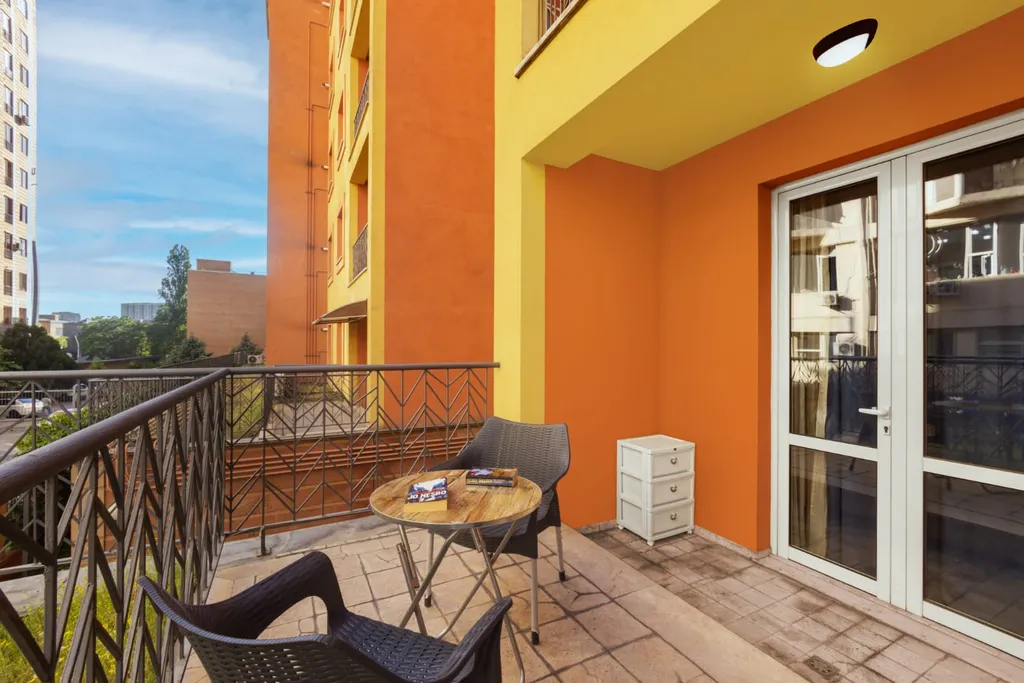 Квартира с 2 спальнями, балкон с видом на парк