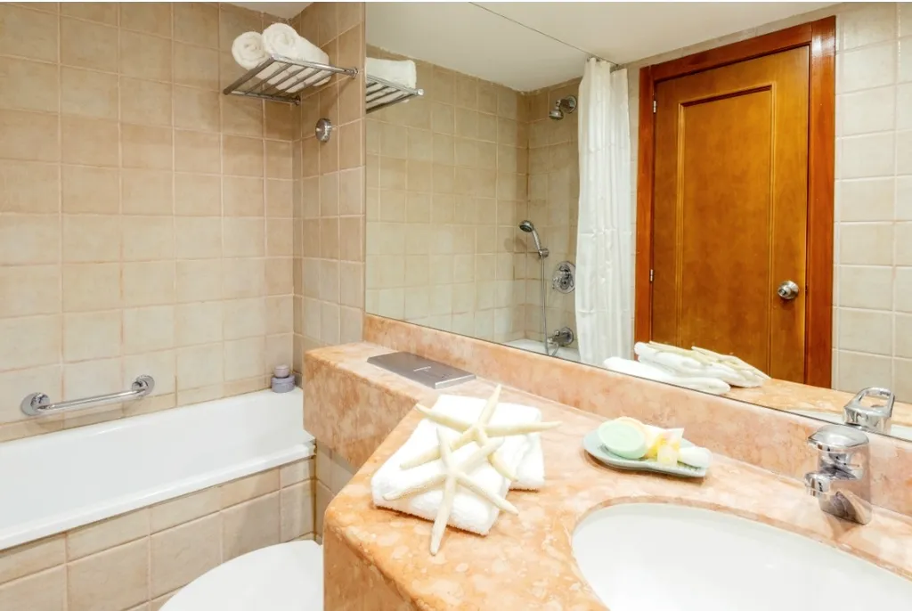 Апартаменты с балконом и видом на море, бесплатная парковка