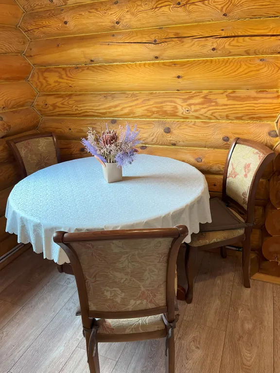 Уютный деревянный дом с видом на горы