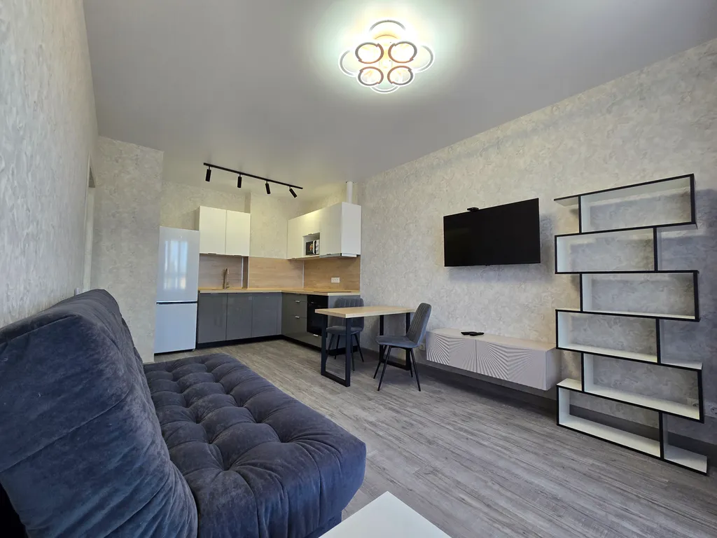 Новая полноценная квартира с балконом на Бульваре