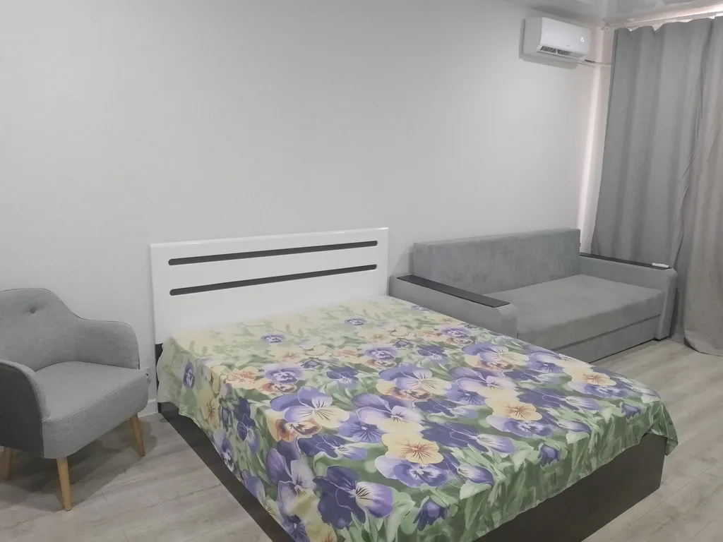 Просторная квартира с видовым балконом близ Питьевой Галереи Санатории