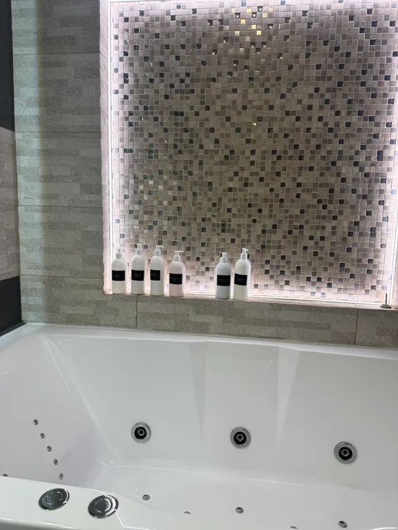 Студия с дизайнерским ремонтом