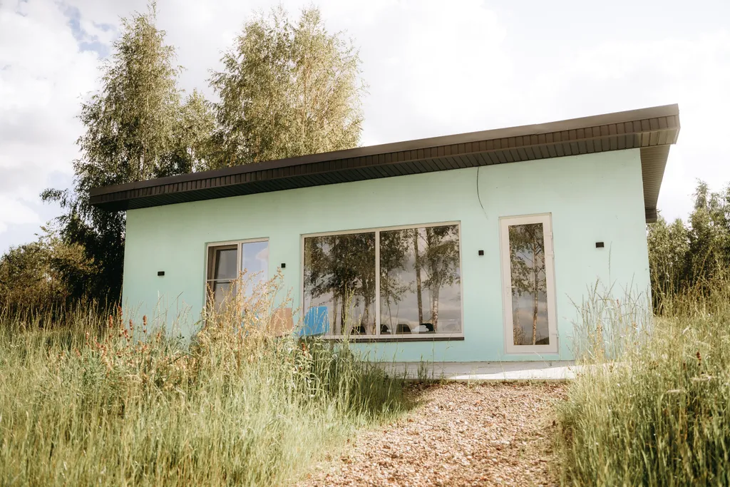 Панорамный дом с видом на воду, на берегу Вазузского водохранилища