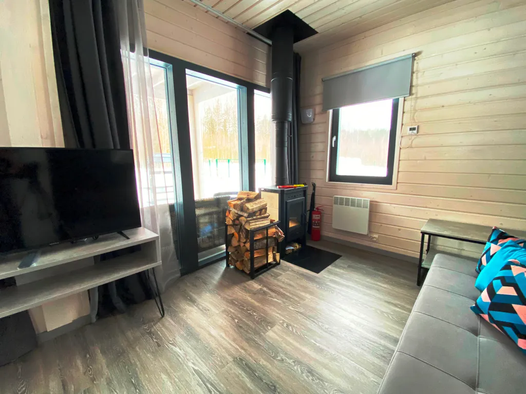 Новый комфортабельный дом для отдыха на берегу лесного озера