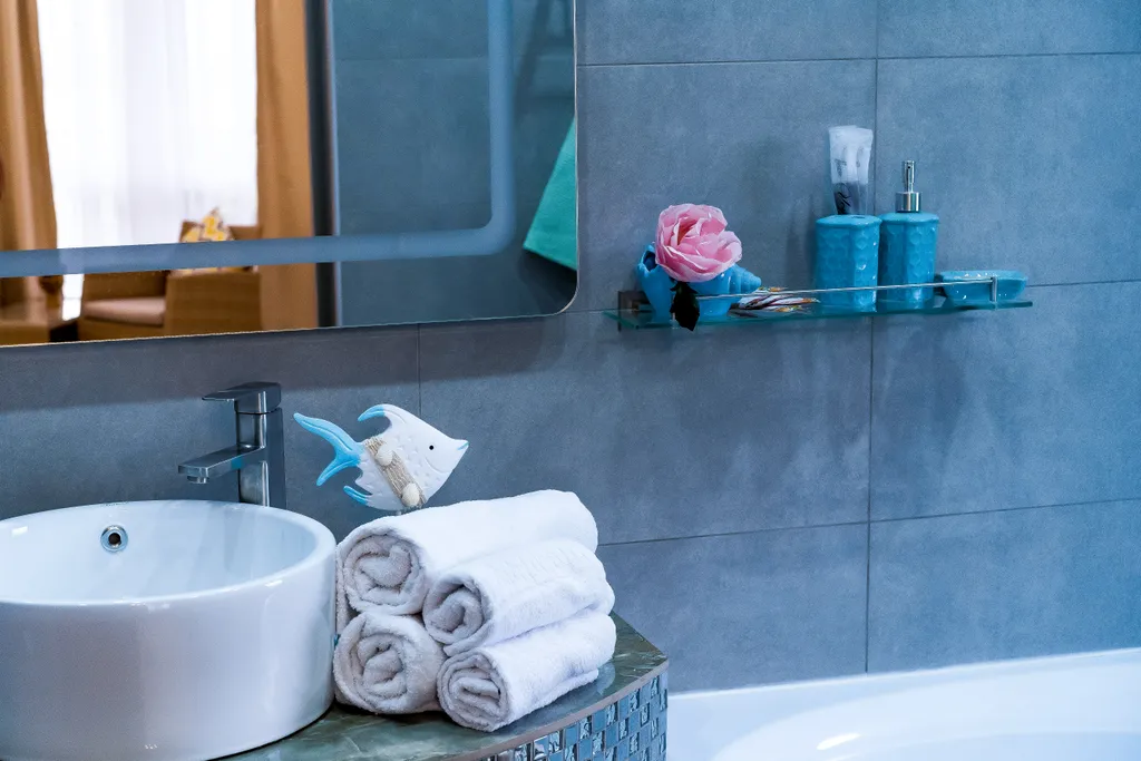 Номер делюкс с видом на бассейн, горы и аэропорт