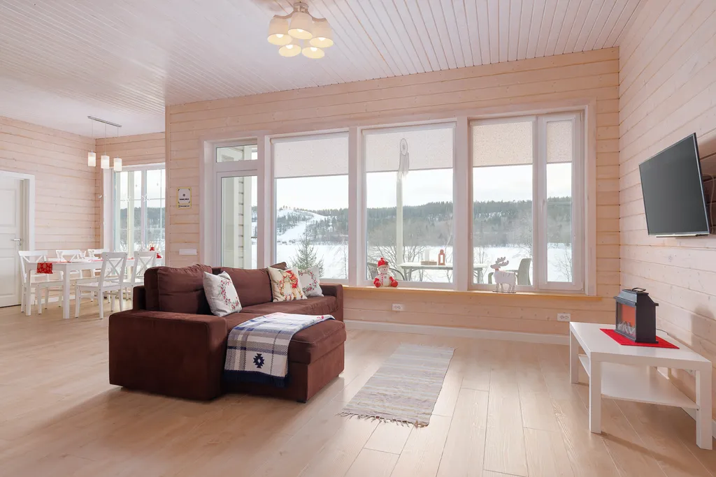 Коттедж Коттедж на берегу озера с видом на горнолыжный курорт и сауной внутри — Заозерный