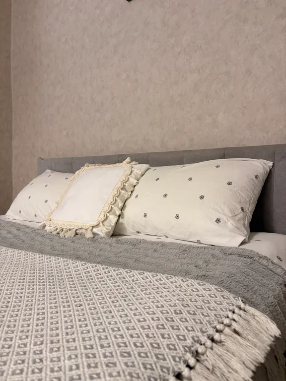 Видовая квартира с панорамным остеклением в центре