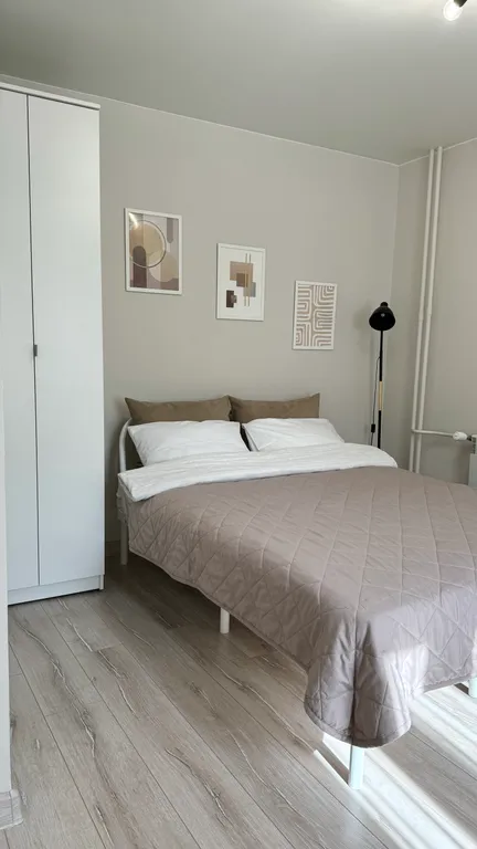 Стильная студия с видом на лес