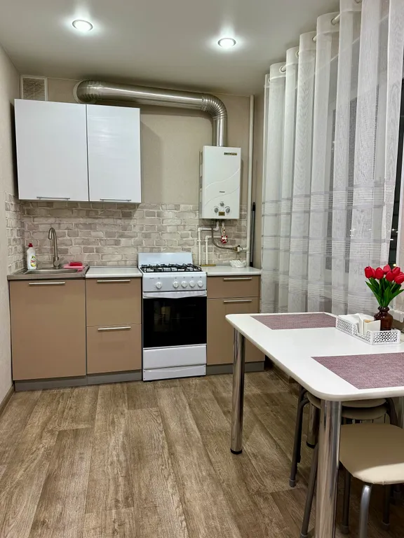 Однокомнатная квартира в центре с видом на Волгу