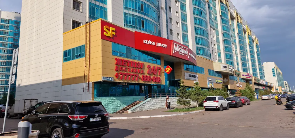 Шикарные апартаменты с видом на город и ванной на балконе