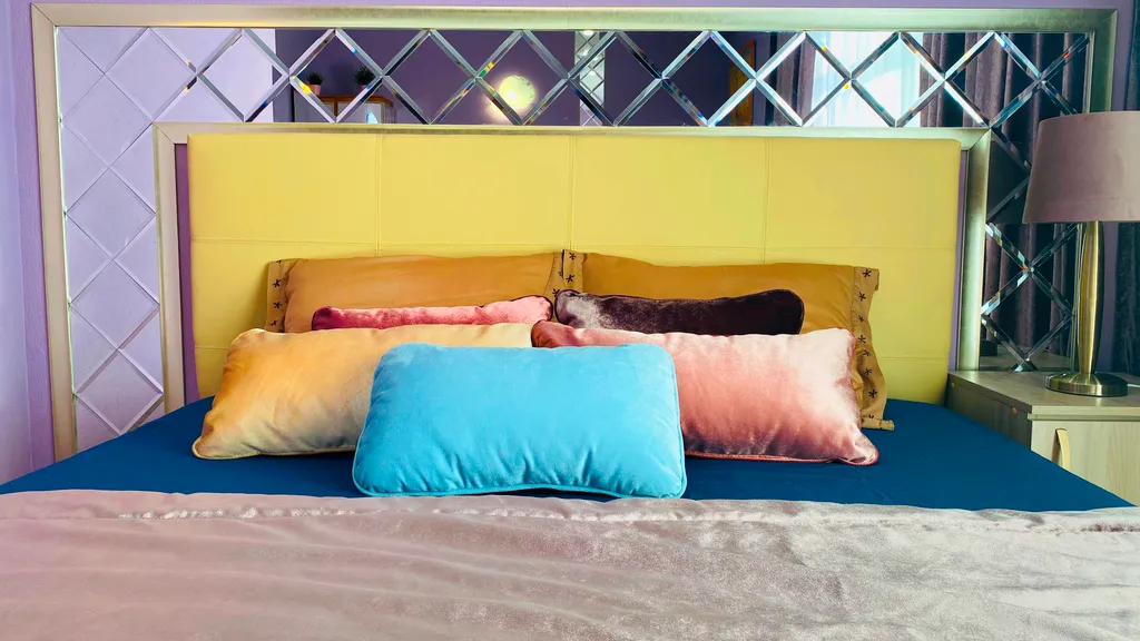 Просторная квартира с лоджией на площади Революции