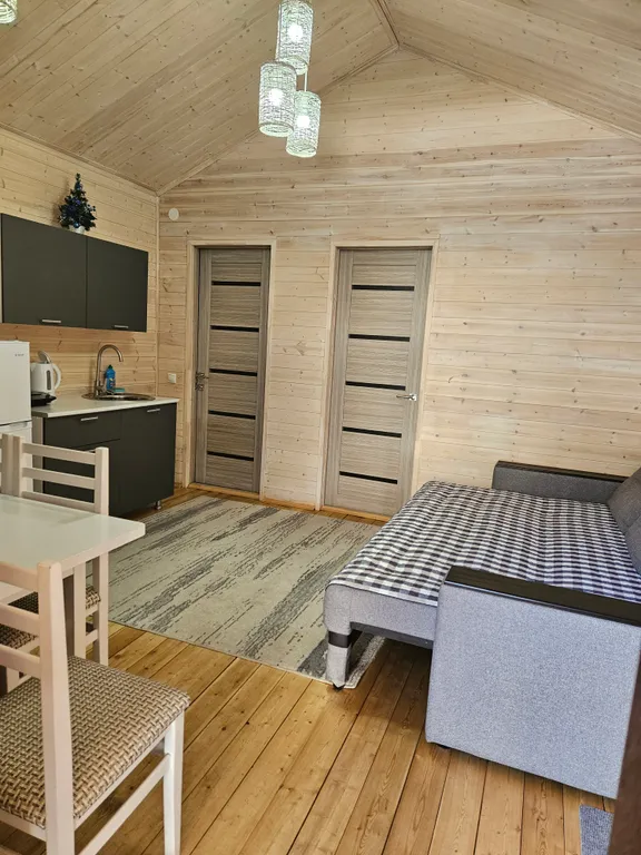 Уютный двухкомнатный дом с раздельными кроватями в спальни