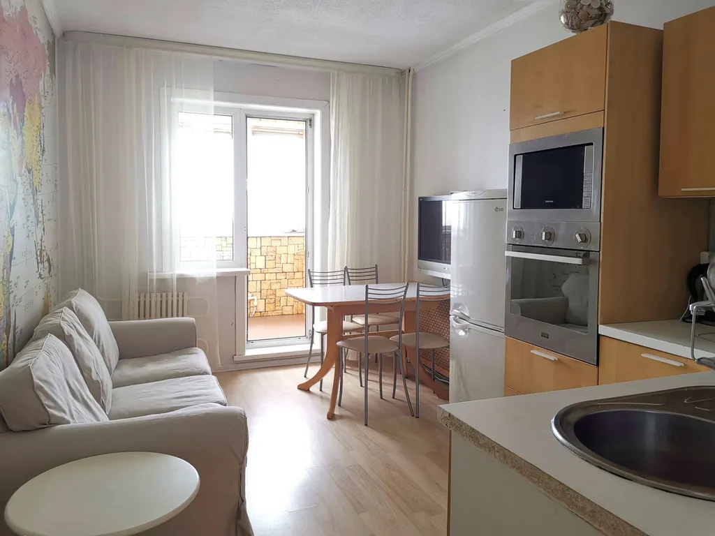 Трехкомнатная квартира в центре с видом на горы