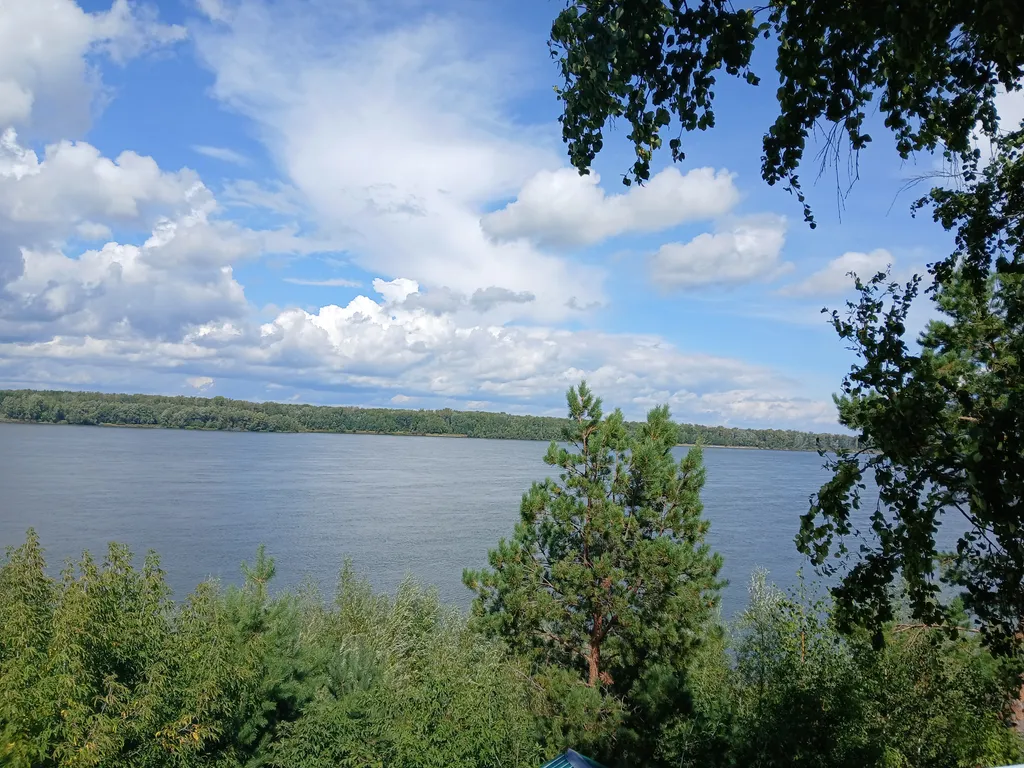 Домик у реки