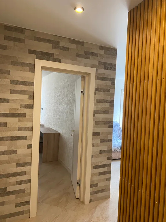 Двухкомнатные апартаменты в новостройке с витражным балконом