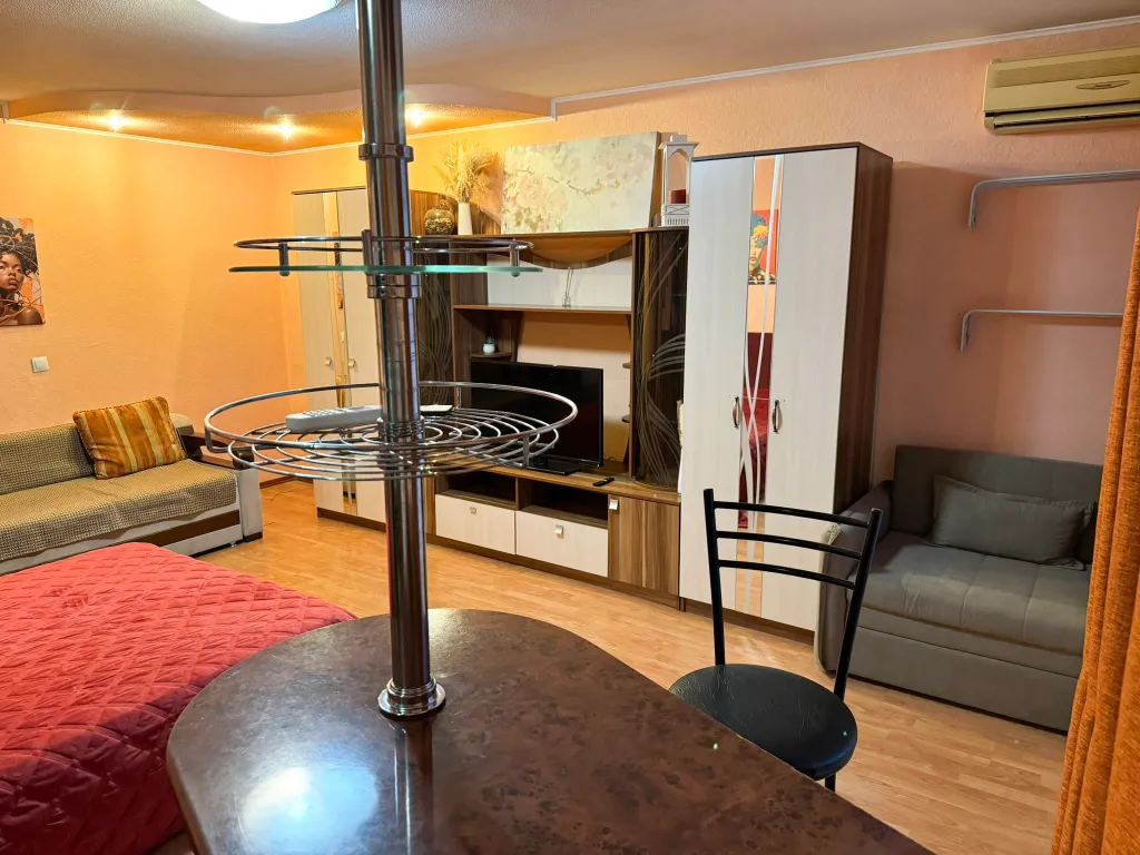 Чистота и уют возле НПИ, НГМА, Ледового, Космоса и М4