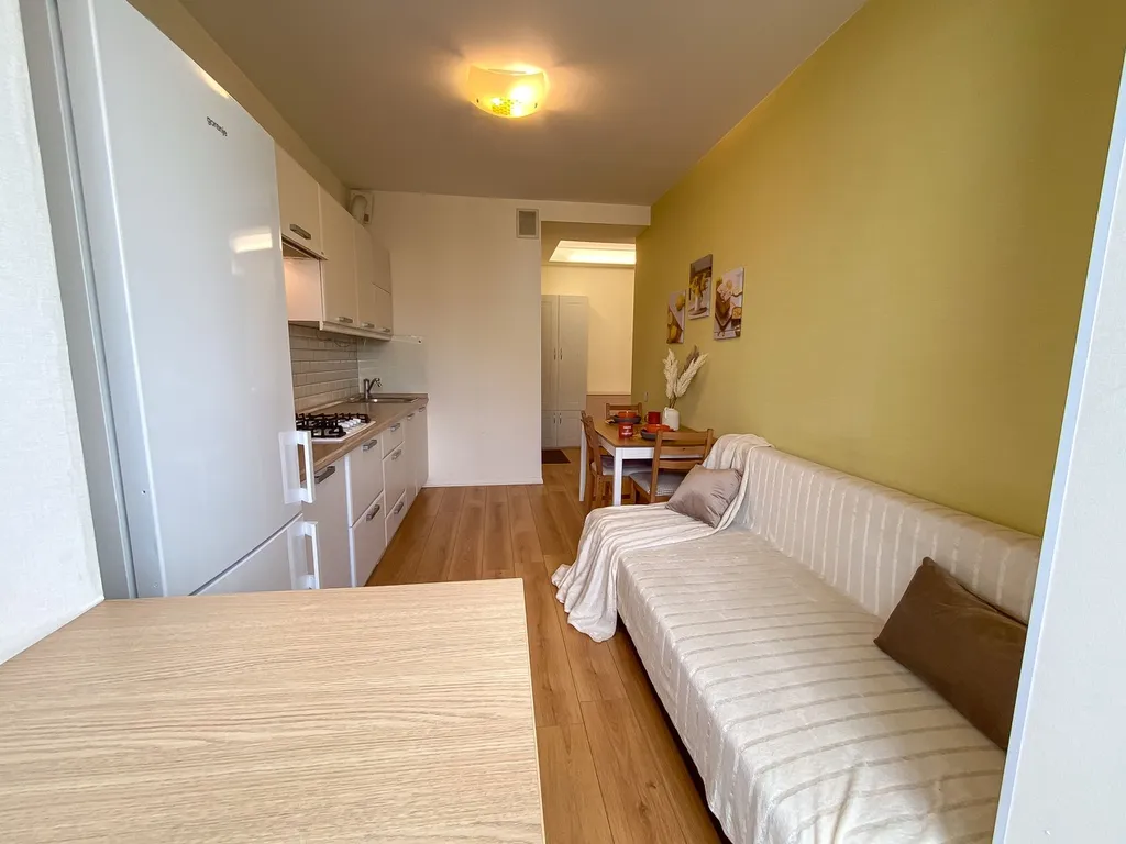 Просторная двушка с тёплой лоджией рядом с Александровским парком