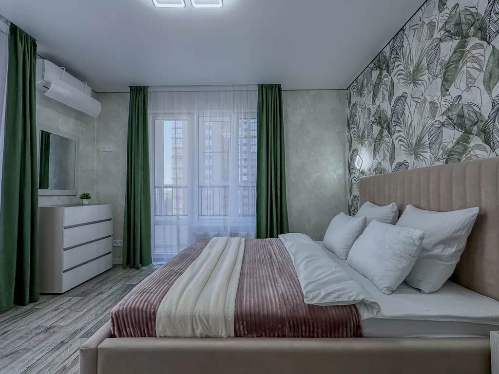 Просторная квартира с кухонной зоной и лоджией