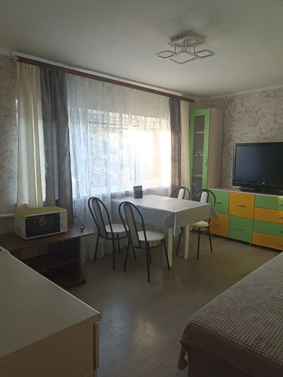 Квартира со своим двориком и стоянкой