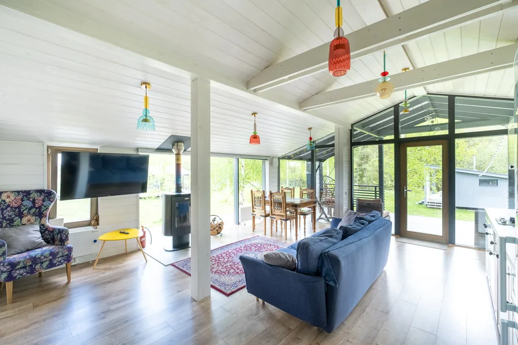 Цветочный домик с камином