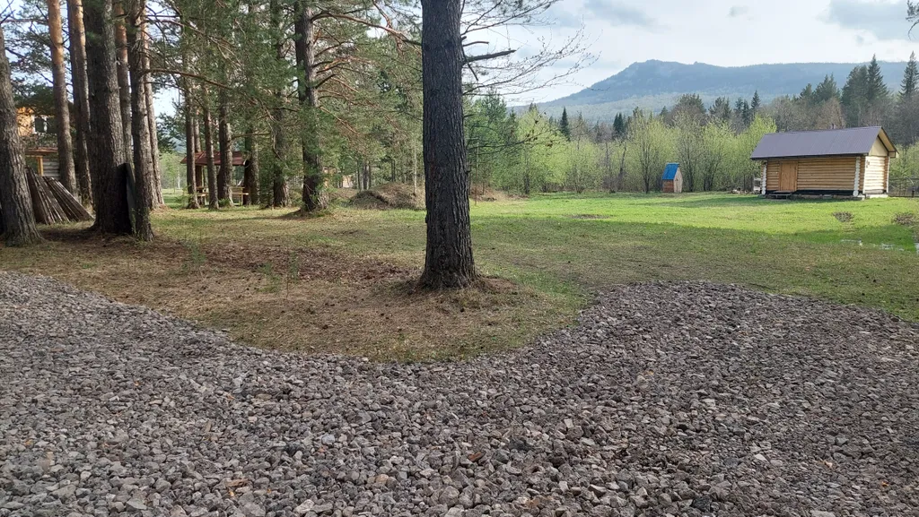 Домик в окружении гор