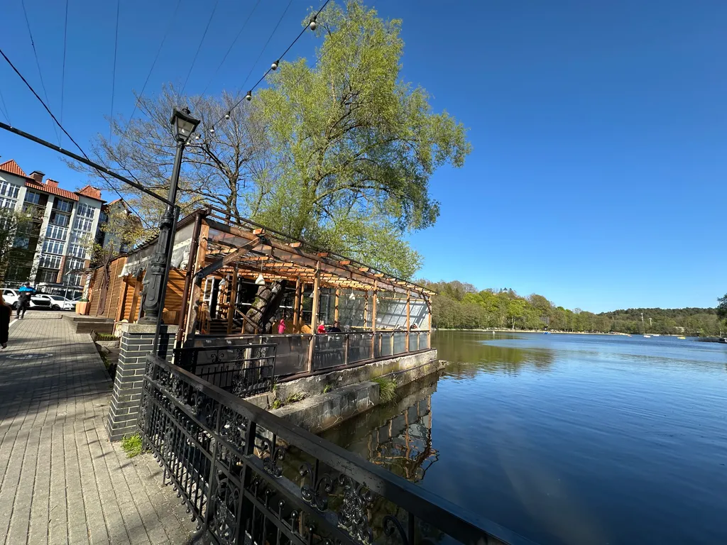 Студия у озера