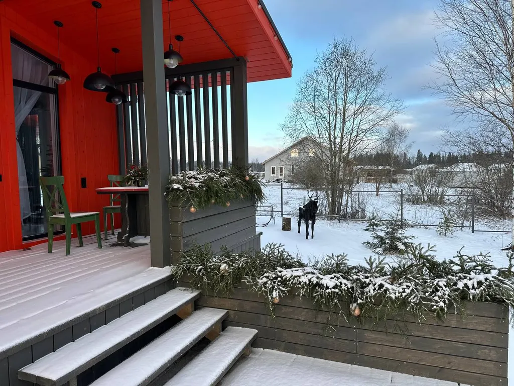 Фотодача с уникальным ярким интерьером для вашего отдыха и настроения