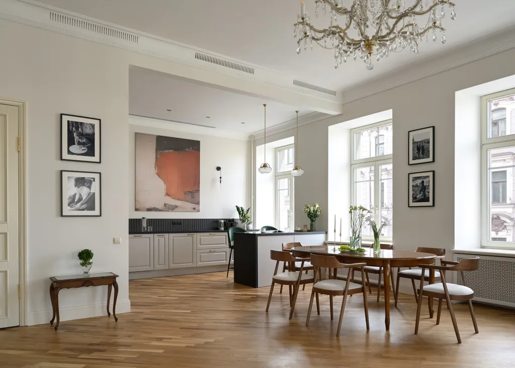 Апартаменты с видом на Невский