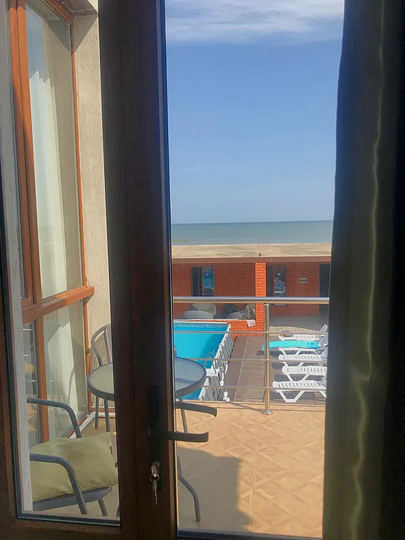 Уютный двухместный номер стандарт с балконом на море