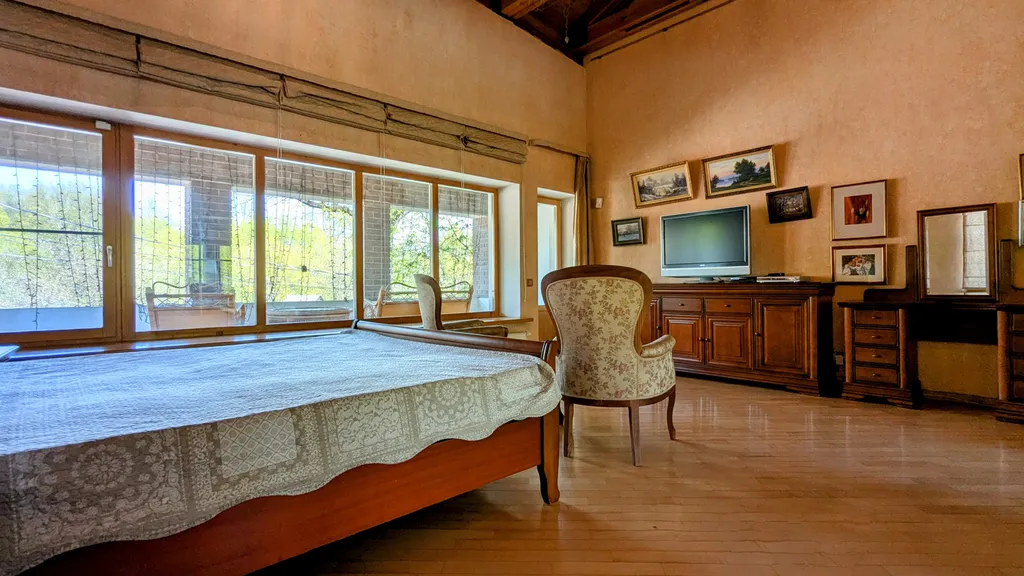 Дом с бассейном в 3 километрах от МКАД