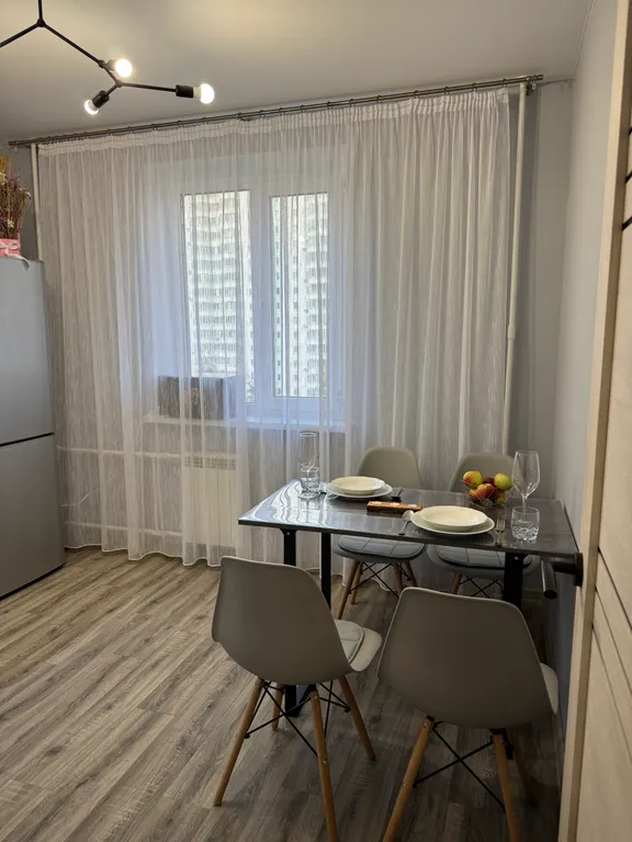 Уютная однушка с новым ремонтом на Клыкова с современной мебелью