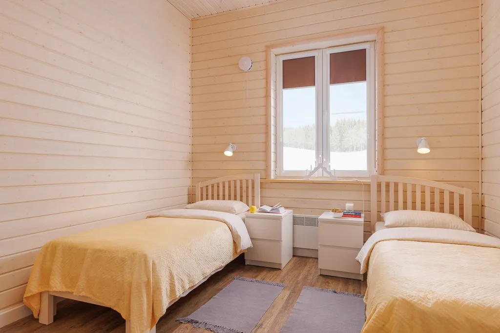 Отдых на берегу озера с видом на горнолыжный курорт и сауной в доме