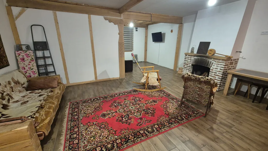 Домик с камином в горах