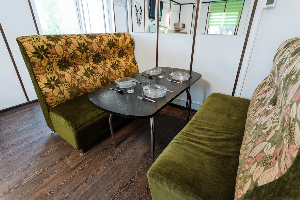 Бунгало на берегу озера в границе леса