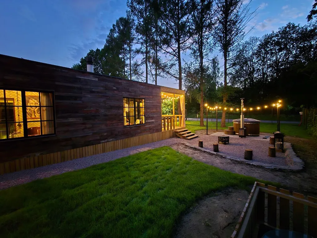 Коттедж Коттедж love story с камином — Тосно