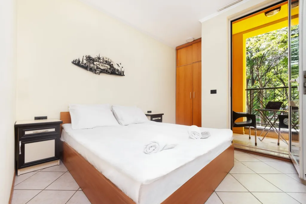 Квартира с 2 спальнями, балкон с видом на парк — аренда посуточно в Ереван